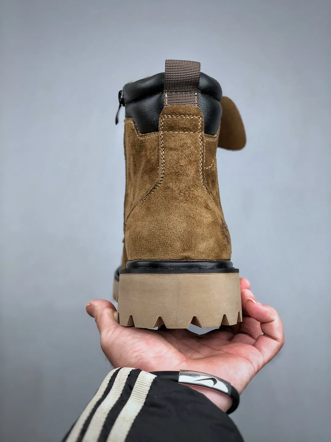 Local 💰640 supports store opening new goods 🚀 #Timberland Timberland/Timberland new autumn and winter products essential outdoor leisure rhubarb boots series for autumn and winter #Guangdong Dachang quality original box original packaging fashion trend matching fabrics made of Italian 🇮🇹 top matte fine-grained cowhide lightweight outsole with anti-odor and anti-corrosion genuine leather latex insoles from outsole to hardware are made from OEM raw materials Same as the original Goodyear's never-opening glue process. Good products don't kill pigs. The quality of the first order is strictly controlled. Exclusively released on the entire network. The quality is beyond doubt. The full set of official website unified packaging gives you a perfect wearing experience. The quality is exquisite and durable. A must-have for sportsmen. Specializes in not looking handsome. High-quality feet feel first-class. This winter, it is specially used for outdoor cold protection. Daily casual matching. Size: 38-44 (leather shoe size)